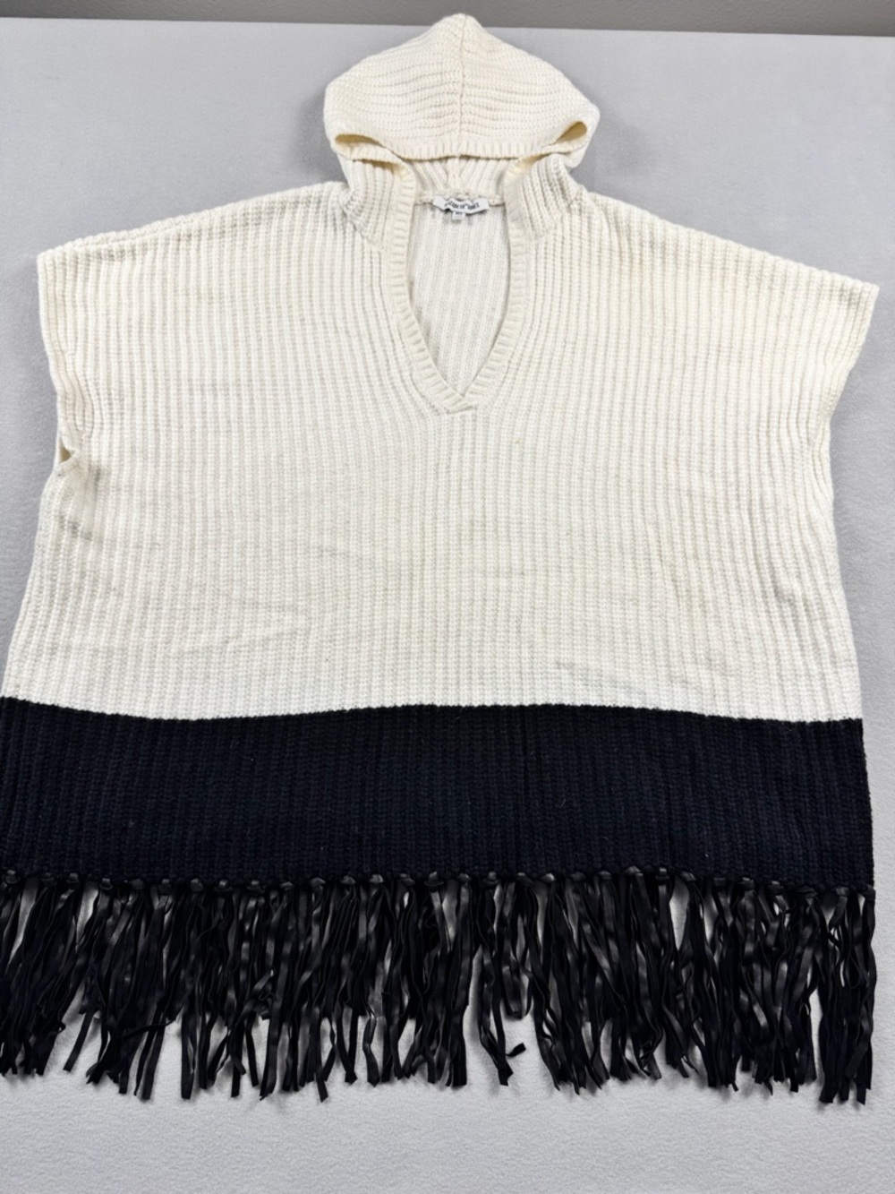 Elizabeth & James Boho Festival Fringe Poncho Hooded Sweater Alpaca M/L Oversize